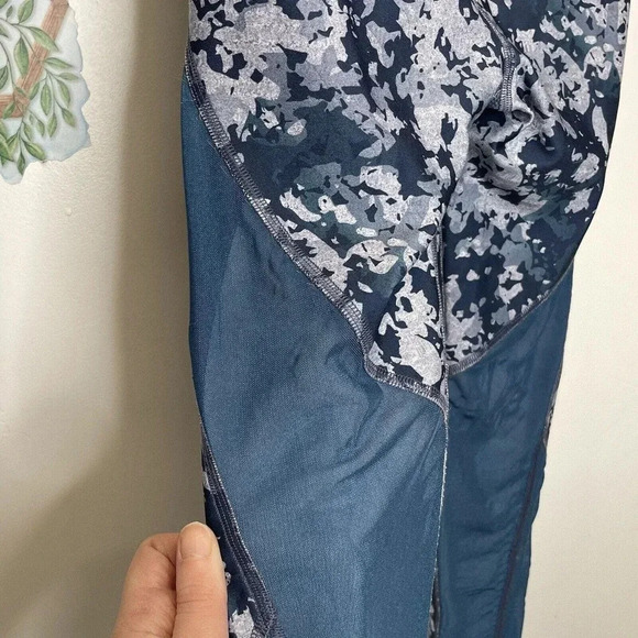 Under Armour Mesh Inset Heatgear Compression Ankle Crop Leggings Women’s Small - Picture 4 of 6